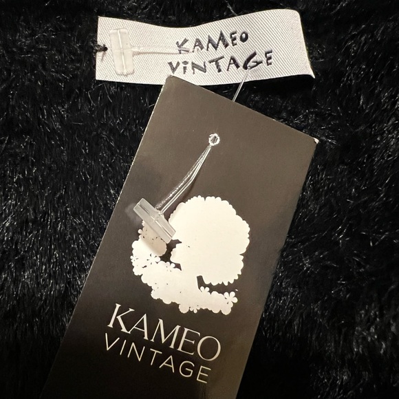 KAMEO Vintage Black Fuzzy Cropped Zip Jacket - Picture 10 of 10